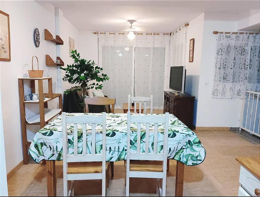 Casa Familiar A Pie De Piscina Villa Vera Bagian luar foto