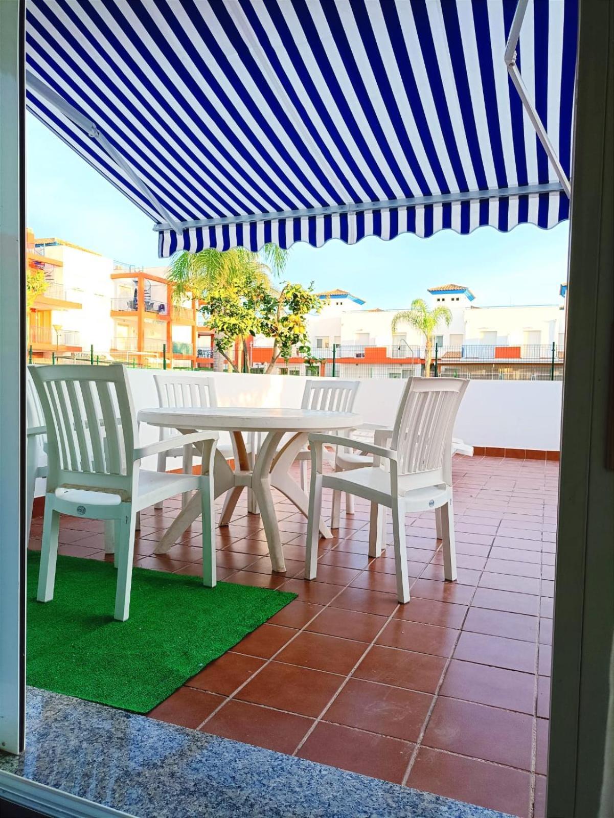 Casa Familiar A Pie De Piscina Villa Vera Bagian luar foto